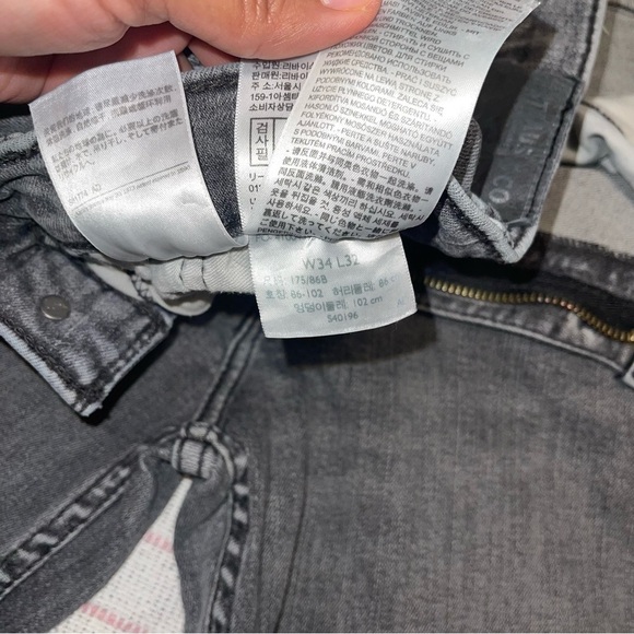 **Bundle: Assorted men’s denim jeans: see description** - Picture 8 of 11